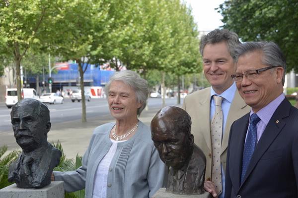 Governor of Adelaide at unveiling of sculptures 