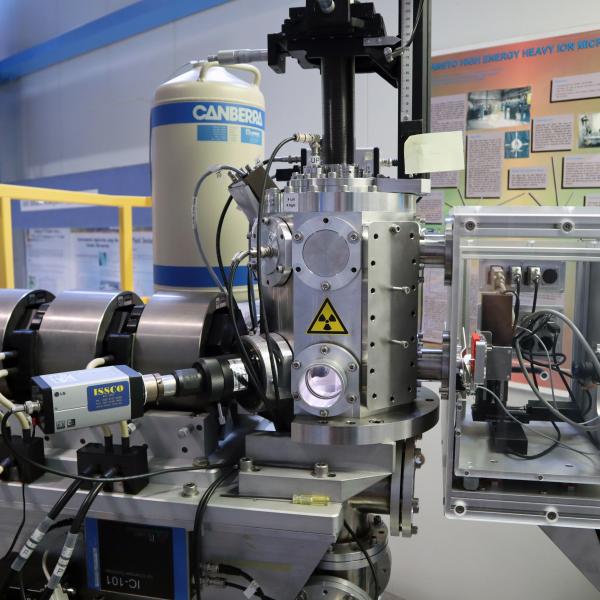 High-energy heavy ion microprobe