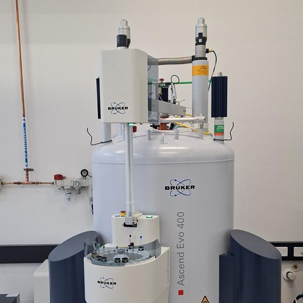 NMR spectrometer