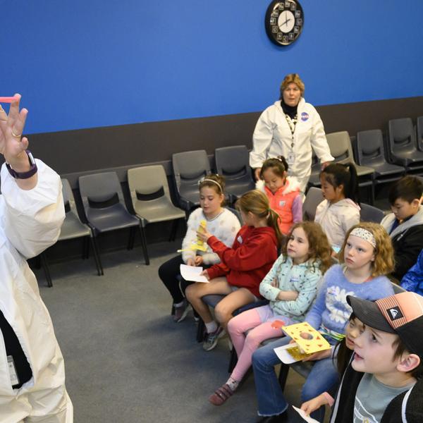 Primary school kids visit