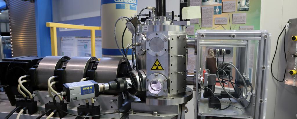 High-energy heavy ion microprobe