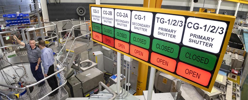 Neutron scattering instruments