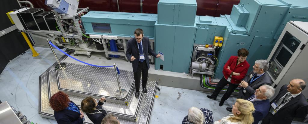 a scientist explaining the SPATZ instrument to a crowd
