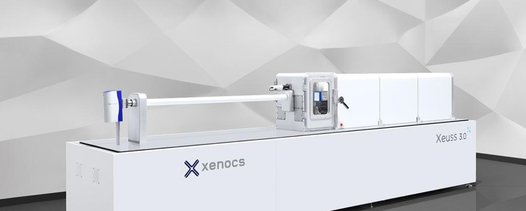 Small angle X-ray scattering instrument