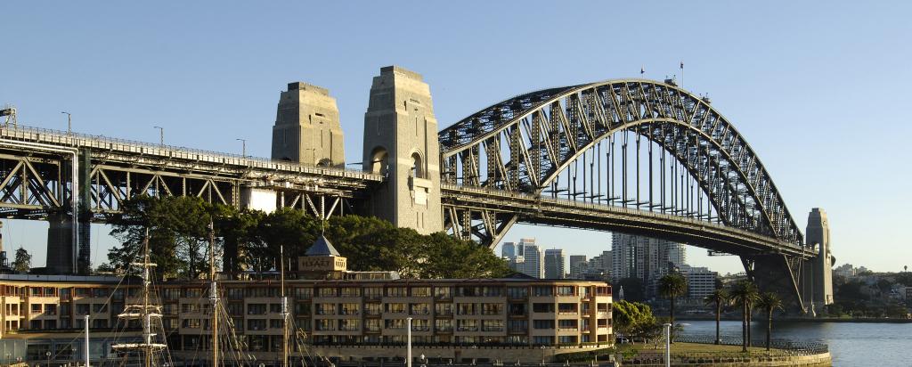 Cleaning the Sydney Harbour Bridge