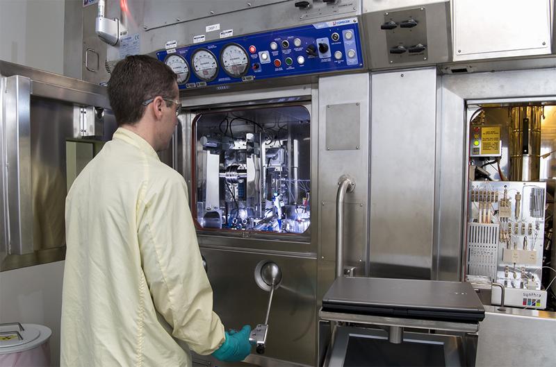 Cyclotron hot cell