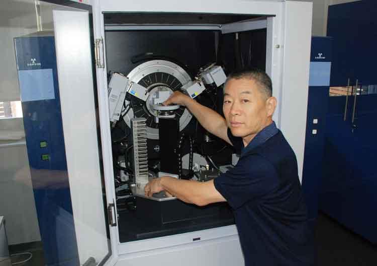 Dr Yingjie Zhang at the X-ray diffractometer.