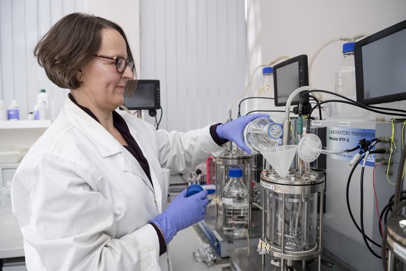 Biodeuteration Karyn Wilde using fermenter
