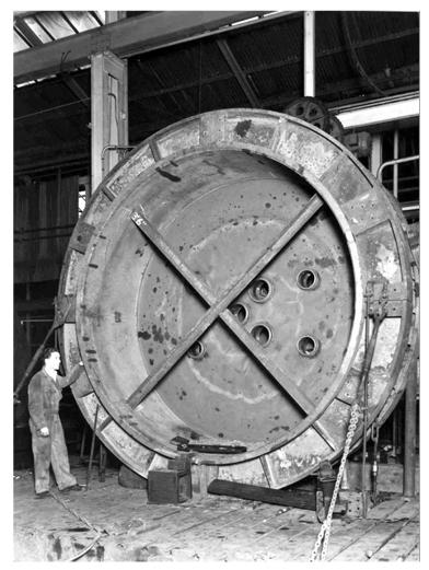 Machining of the steel reactor tank HIFAR