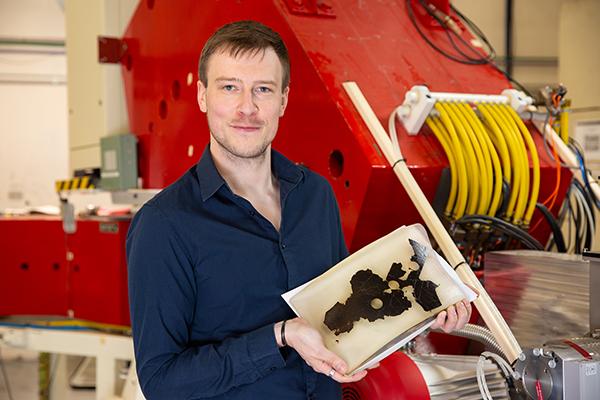 Dominik_Koll with sample of crust
