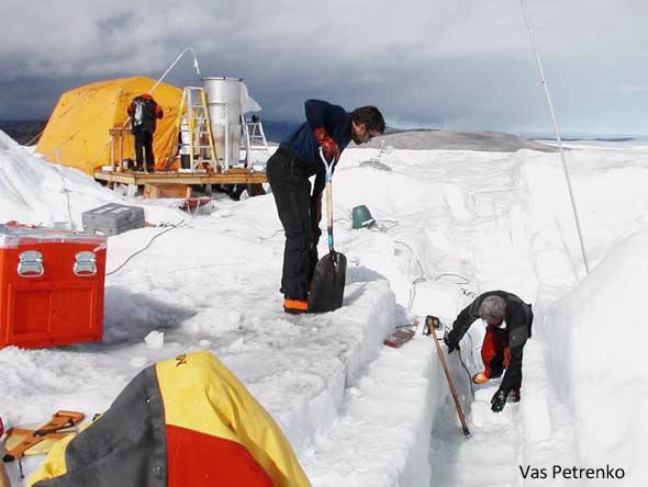 Sampling ice cores