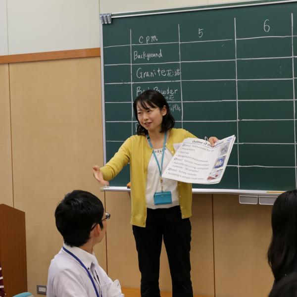 Yoko Nara teaching